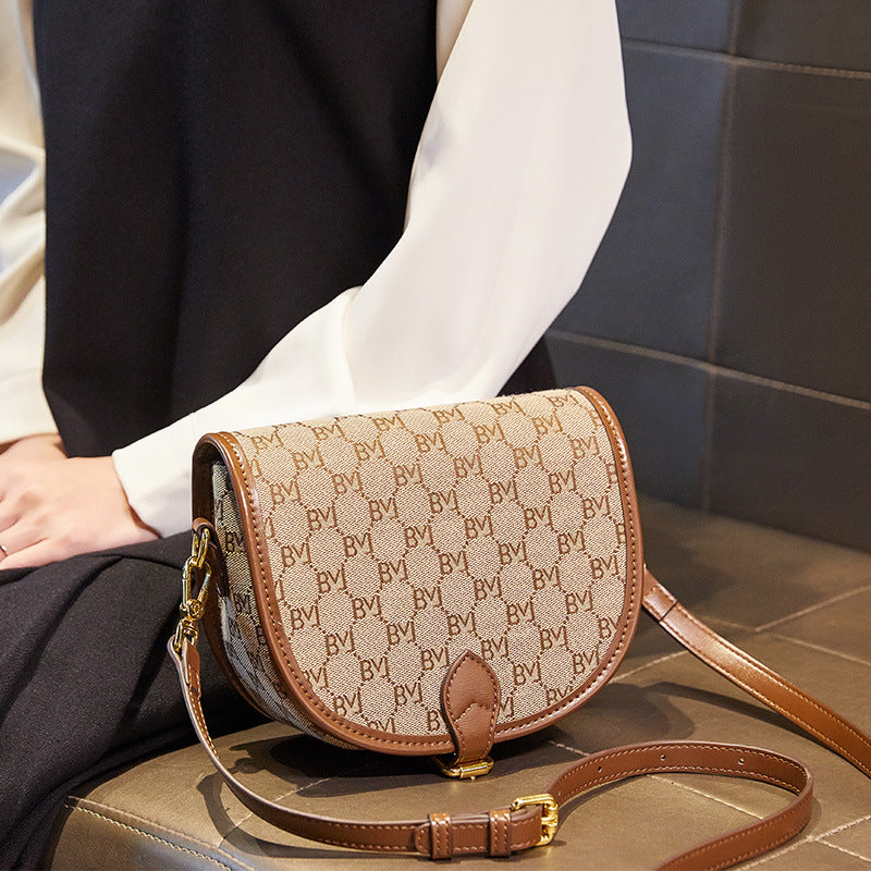 New Fashion Retro Design Bag Versatile One Shoulder Crossbody Bag（rabbit included)