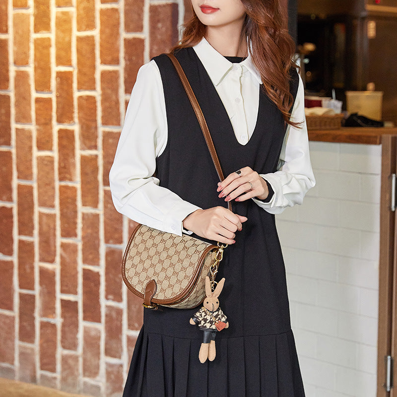 New Fashion Retro Design Bag Versatile One Shoulder Crossbody Bag（rabbit included)