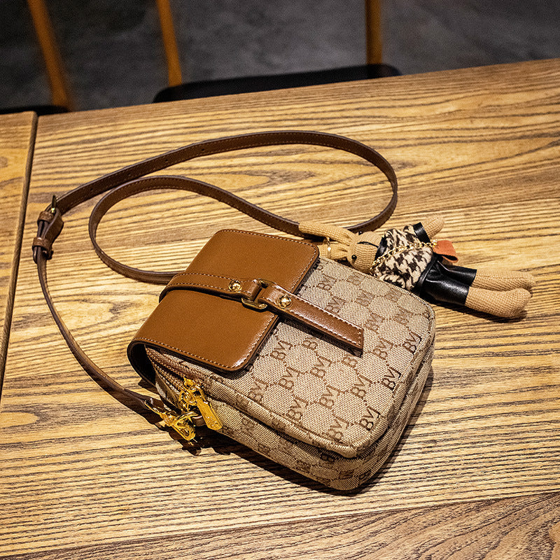 New Fashion Retro Design Mini Phone Bag Versatile One Shoulder Crossbody Bag（rabbit included)